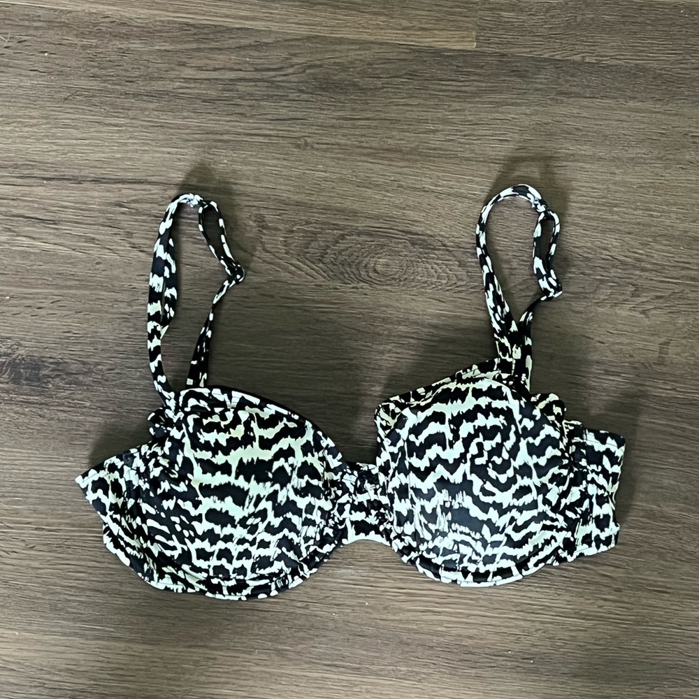 VENUS Black and White Zigzag Bikini